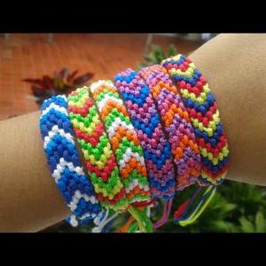 Pulseras Tejidas En Hilo Chino. Técnica: Nudo Chevron