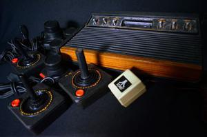 Atari  Con 3 Joystick + 4 Controles + 4 Juegos