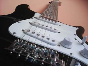 Guitarra Eléctrica Behringer Modelo Stratocaster