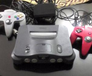 Nintendo64 Con Su Cable Y Bateria. Consola Y Dos Controles.