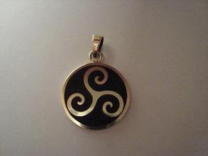 Dijes Collares Trisquel,