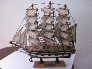 Modelo De Velero Kershones H23cm*l24cm*a7 Cm