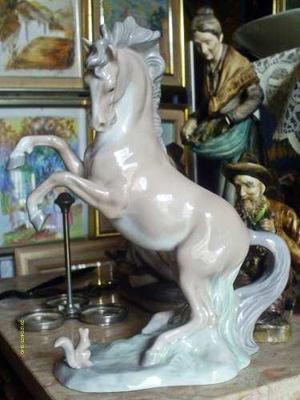 Figura Porcelana Lladro Catalogo #01000356 Caballo Y Ardilla