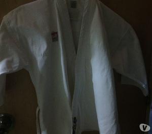 EN VENTA 02 KIMONOS CON CINTURONES BLANCOS (Usados)