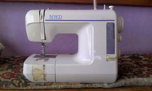 Maquina De Coser En Excelente Estado