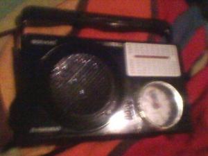 Radio De Mesa Con Reloj