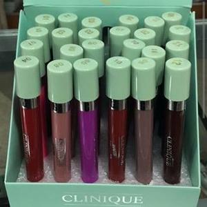 Labiales Clinique Por Caja De 24 Unidades Matte