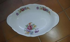 Vendo Hermosa Bandeja De Porcelana Europea Sin Detalles.