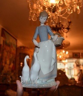 Porcelana Lladro De Joven Con Ganso Mide 25 Cm De Alto Por10