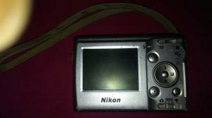 Camara Nikon 5.0 Megapixels Pantalla Con Liquido Derramado