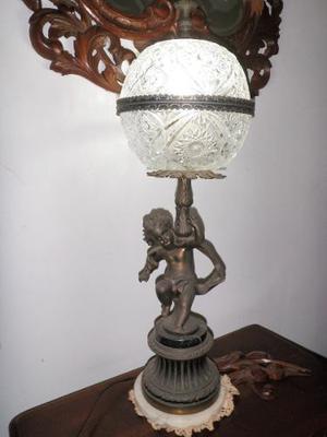 Querubin En Bronce Pedestal De Marmol Y Lampara De Cristal