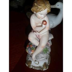 Figura De Porcelana Capodimonte Niño Comiendo Manzana