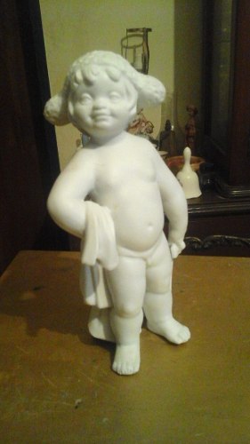 Figura En Porcelana Biscuit Sureda España Niño Perfecto