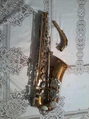 Saxofón Alto Conn 24m