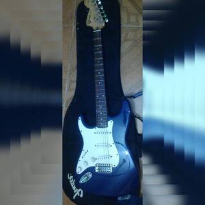 Guitarra Electr. Fender Squier Stratocaster Cn Forro