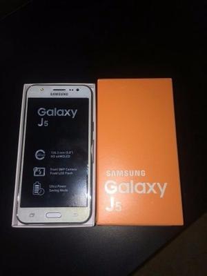 Samsung Galaxy J5 16gb Color Blanco Y Negros