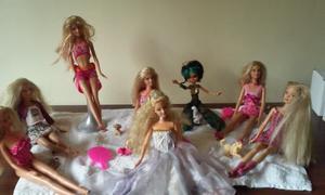 Muñecas Barbie Y Monster High