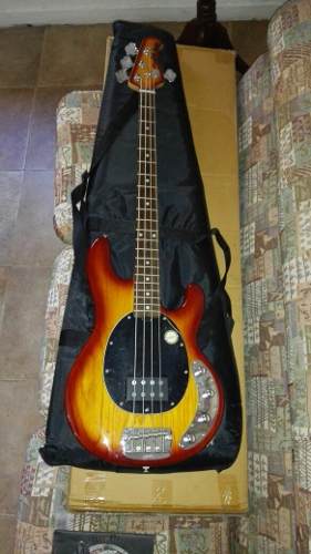 Bajo Sterling Ray 34 By Musicman