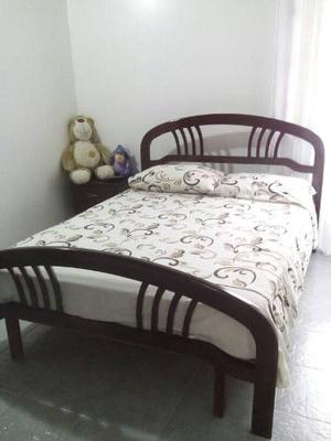 Cama Matrimonial Con Colchon Y Mesa De Noche