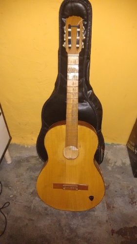 Guitarra Acústica Con Forro De Cuero