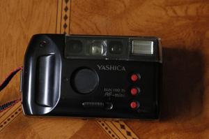 Cámara Yashica Electro 35mm De Rollo Af Mini En Buen Estado