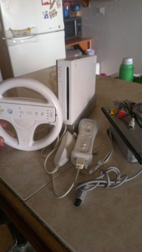 Vendo Wii, Poco Uso, 2 Controles, Volante, Varios Juegos