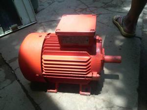 Motor Siemens Trifásico De 2,4 Caballos Y  R/m