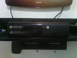 Consola Xbox 360 Elite 4 Gb Con Kinet Y Juegos Adicionales