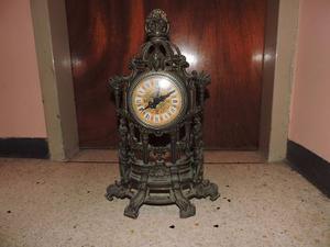 Reloj De Pared Antiguo Hecho En Suiza