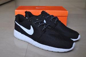 Kp3 Zapato Nike Roshe Run Logo Blanco Suela Chispitas