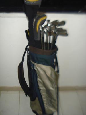 Vendo 23 Palos De Golf 1 Recoje Pelotas Con Su Bolso Usado