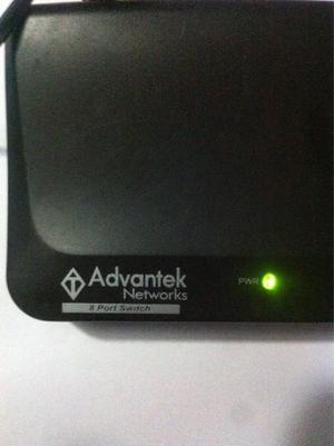 Switch Advantek 8 Port De Red Con Su Adaptador Como Nuevo.