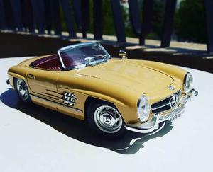 Mercedes Benz 300sl Roadster . Burago.1/18.nuevo