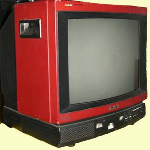 Televisor A Color 13, Marca Sony, Exterior Rojo