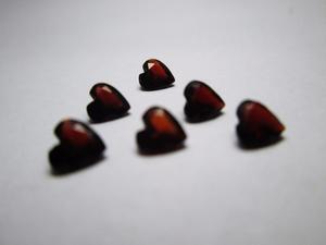 Piedras De Granate Con Forma De Corazon