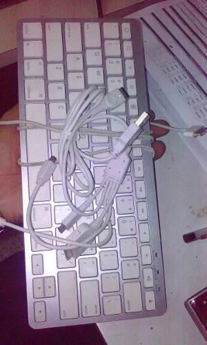 Teclado Y Cables Ipod