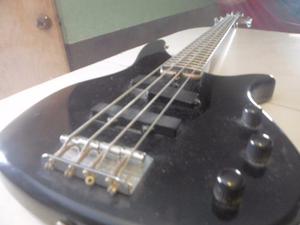 Bajo Yamaha Negro + Amplificador