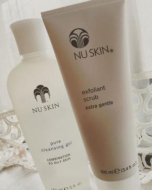 Nuskin Scrub Exfoliante + Pure Cleasing Gel Limpiador Face