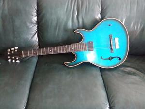 Guitarra Eléctrica Azul Metálico --- Guiber ---
