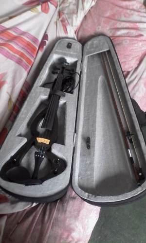 Vendo Violin Marca Barcelona Electroacustico