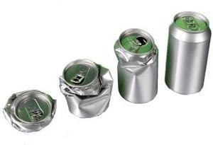 Latas Vacías Y Aplastadas De Aluminio Para El (reciclaje)