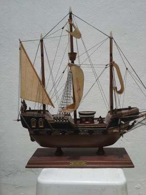 Barco Antiguo Replica De La Santa María