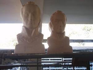 Estatuas De Simon Bolivar De Yeso Medianas