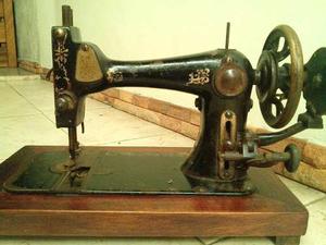 Maquina De Coser Antigua