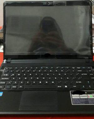 Laptop Core I3 Nueva 14 2gb De Ram + Cargador Y Estuche