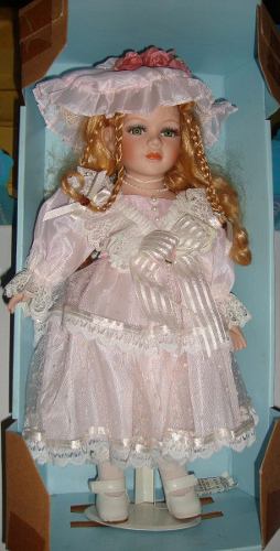Muñeca De Porcelana Tiara Con Detallado Vestido De Época