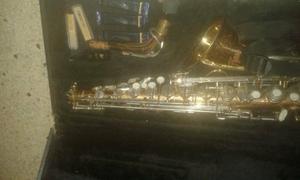 Saxofón Alto Marca Flaire Con Estuches Y Accesorios