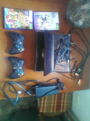 Xbox 360 Slim 4 Gb + Kinect + 2 Mandos + Juegos