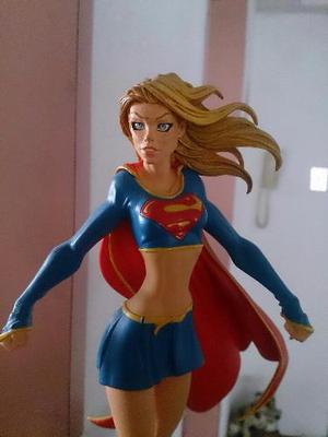 Supergirl Mini Estatua Michael Turner Versión) Limited