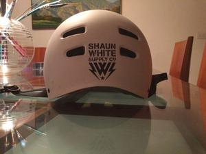 Casco De Skate Shaun White Supply Co, (usado)